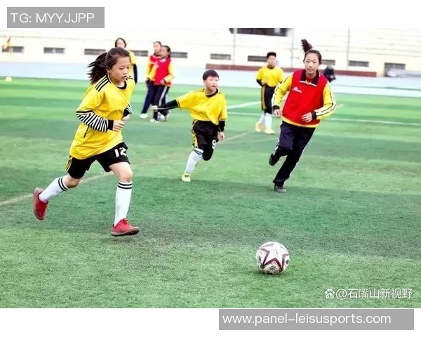 小学生踢足球的乐趣与成长探索如何在球场上收获友谊与团队精神