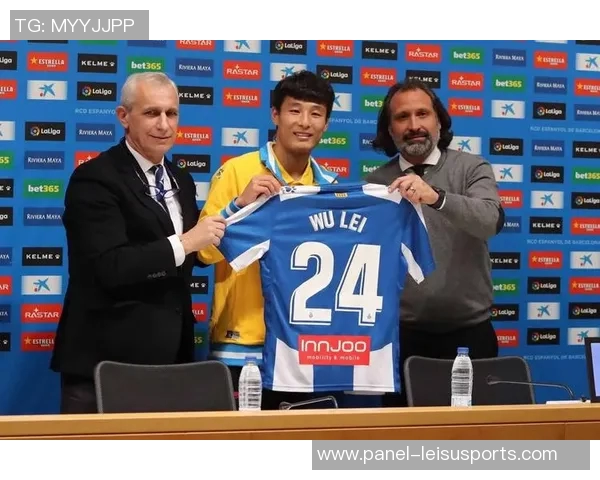 足球兄弟情深共筑梦想赛场携手并进勇攀高峰的青春故事