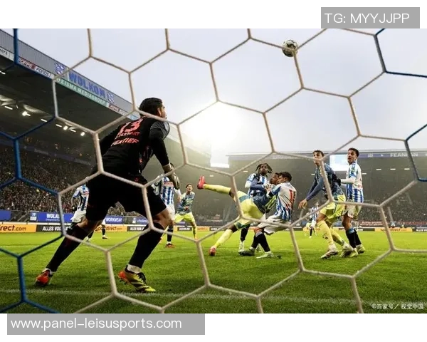 足球队的荣耀与梦想：从青涩少年到职业赛场的奋斗历程